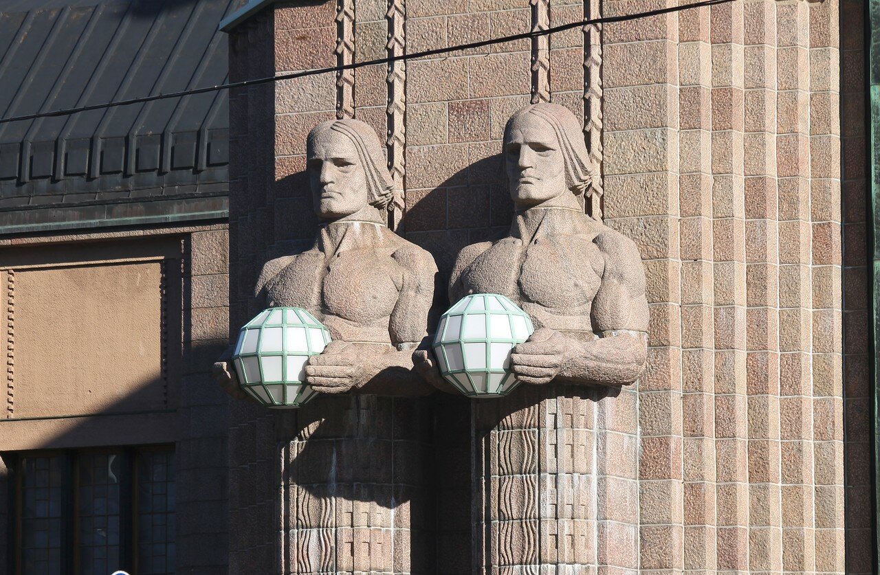 Helasinki. Central station (Helsingin päärautatieasema)